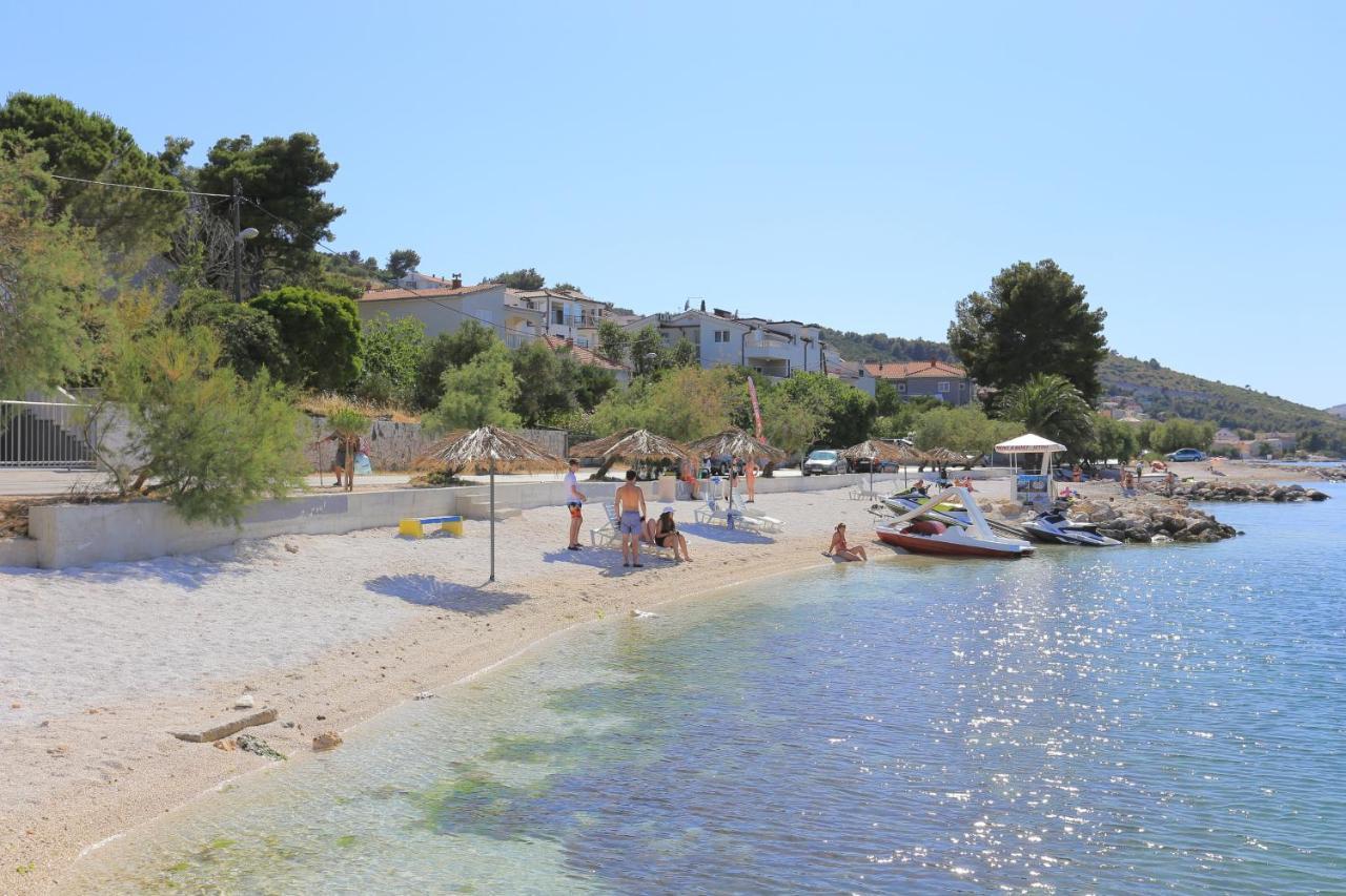 Apartments By The Sea Mastrinka, Ciovo - 4647 Трогир Экстерьер фото